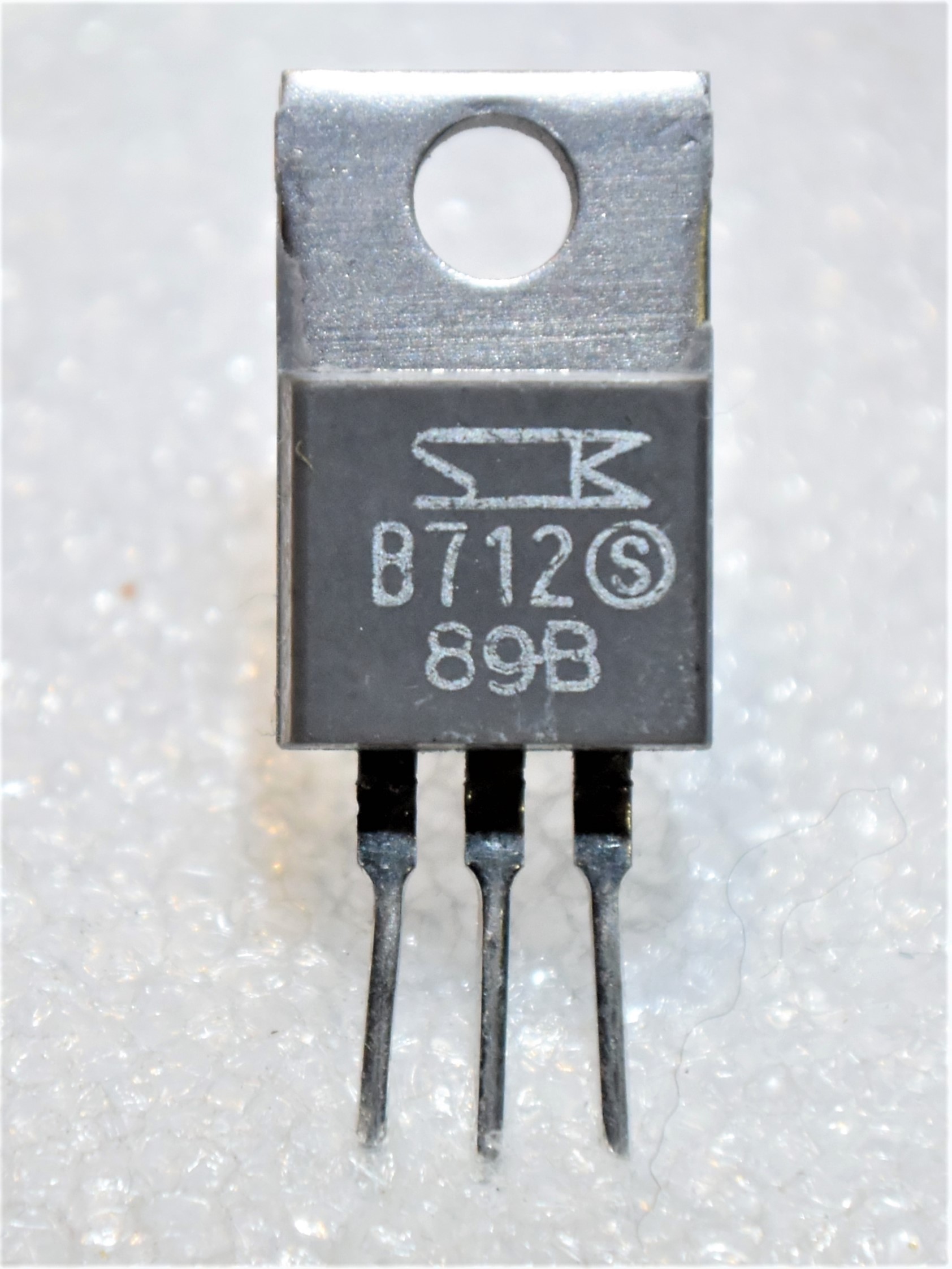 2SB712    -100 -6 -6A 50W(Tc=25ﾟC)　1 pcs