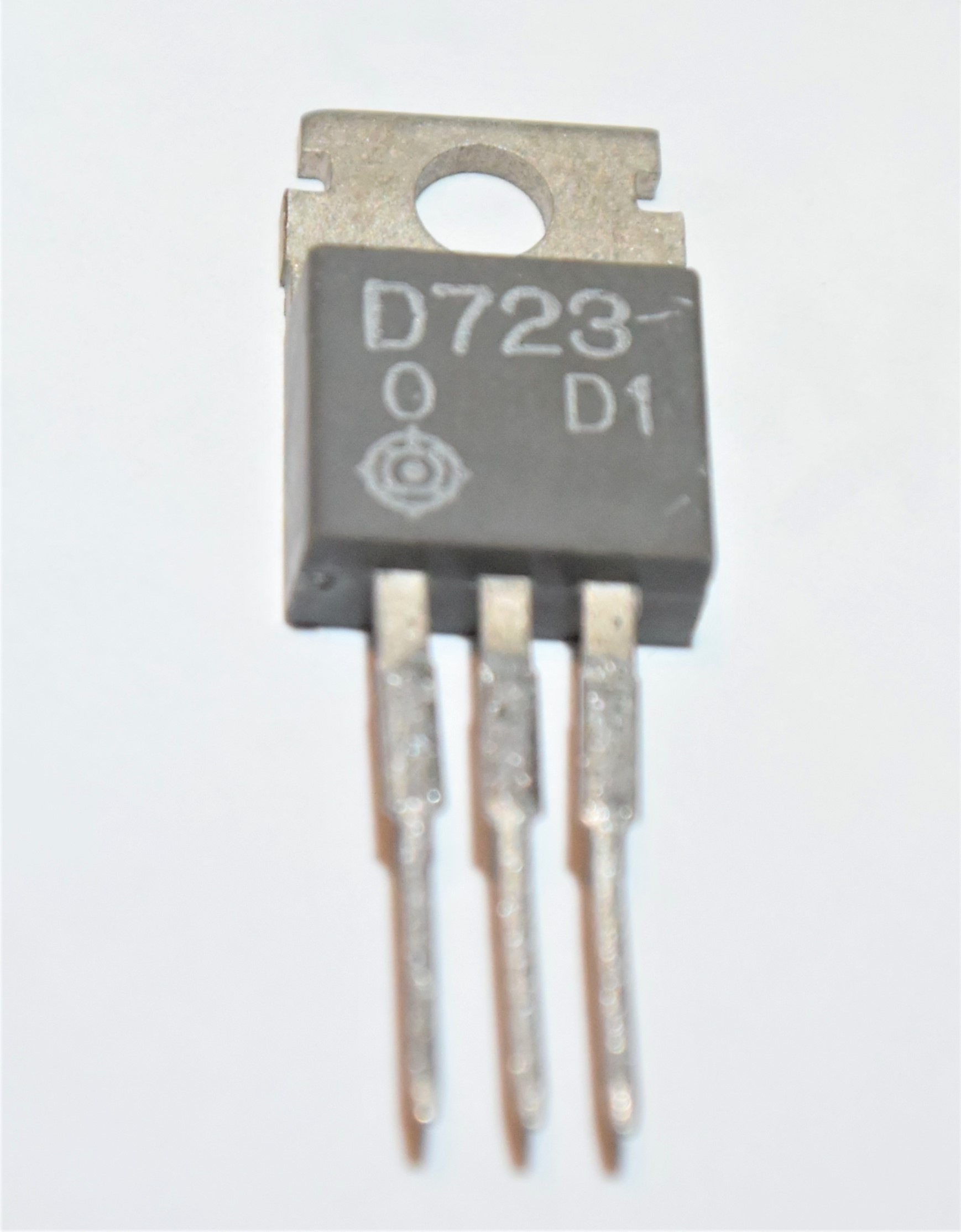 2SD723