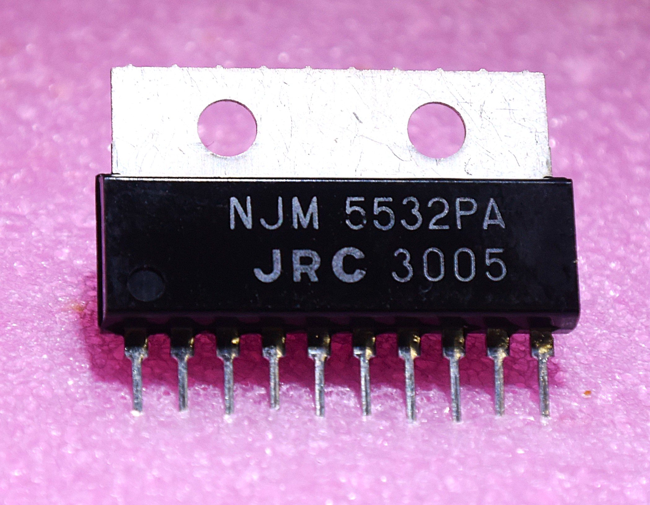 NJM5532PA　高性能低ノイズデュアルオペアンプ...　