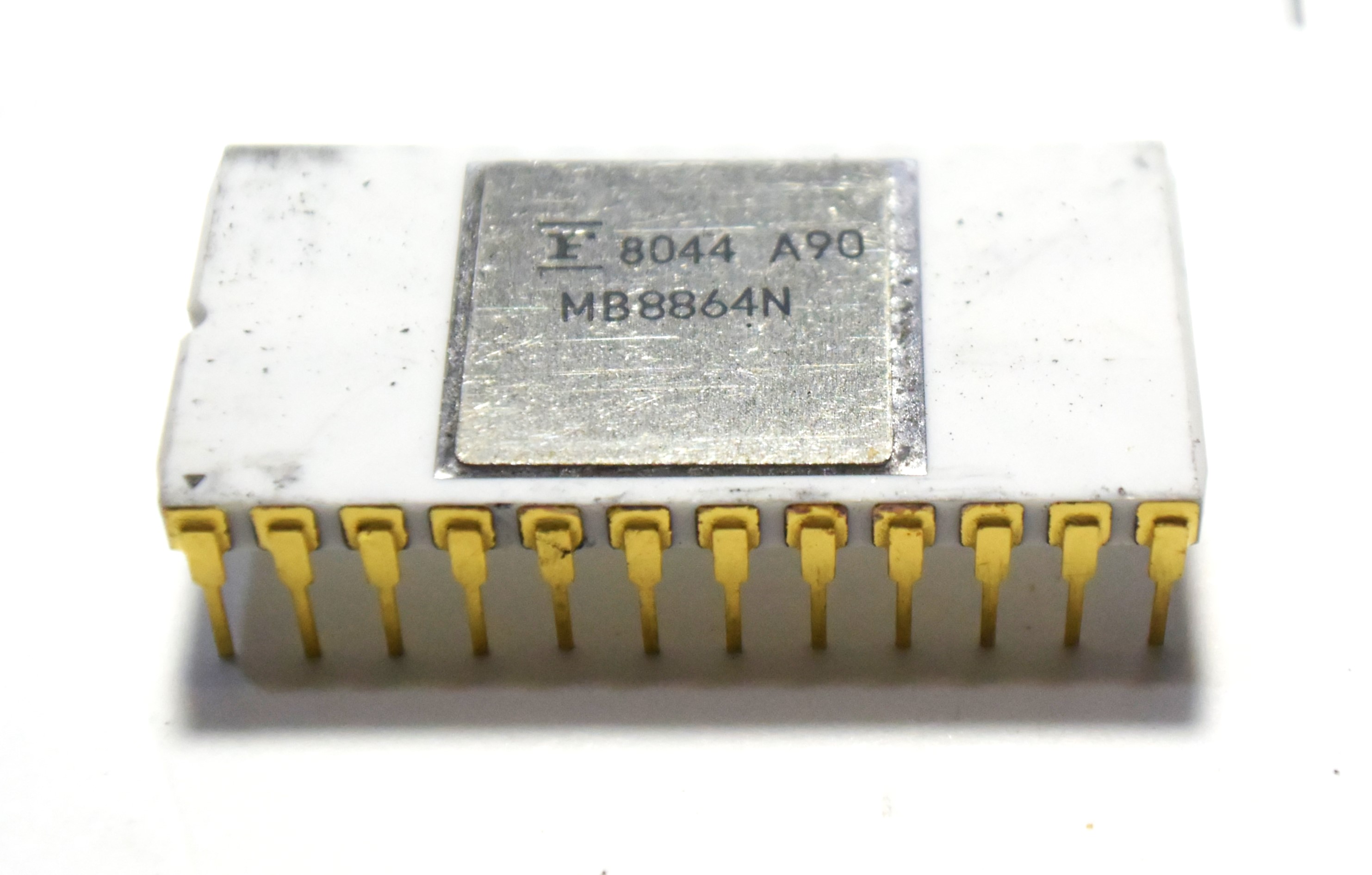 MB8864N  ホワイトセラミック