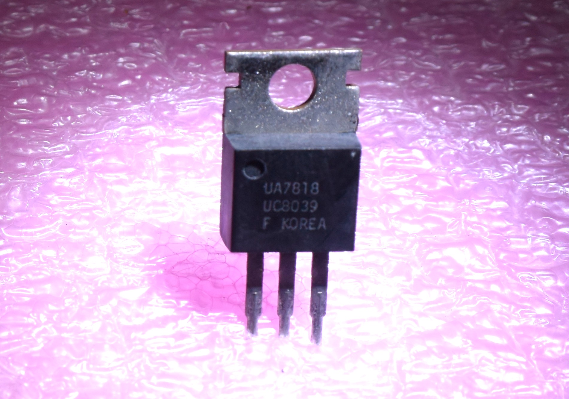 3端子レギュレ−タ　UA7818UC