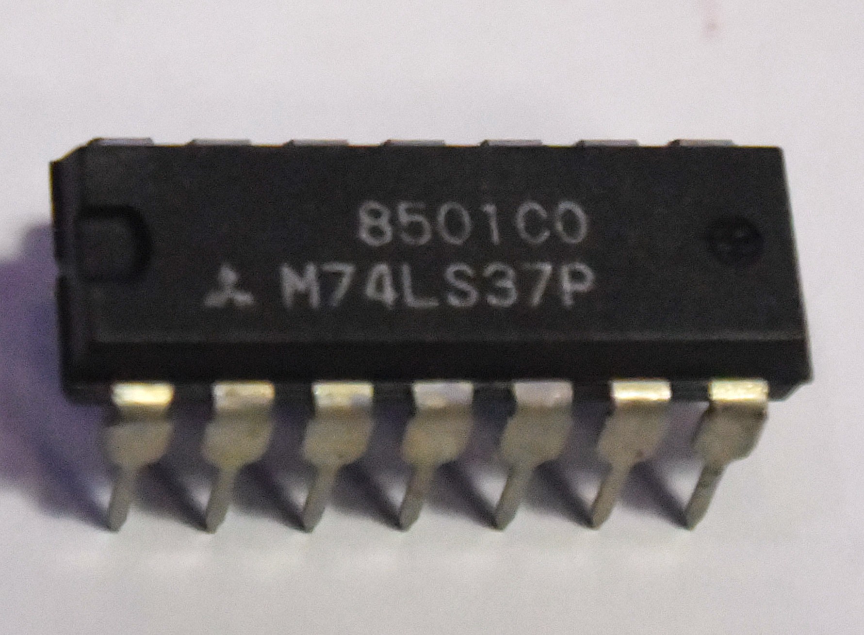 M74LS37P