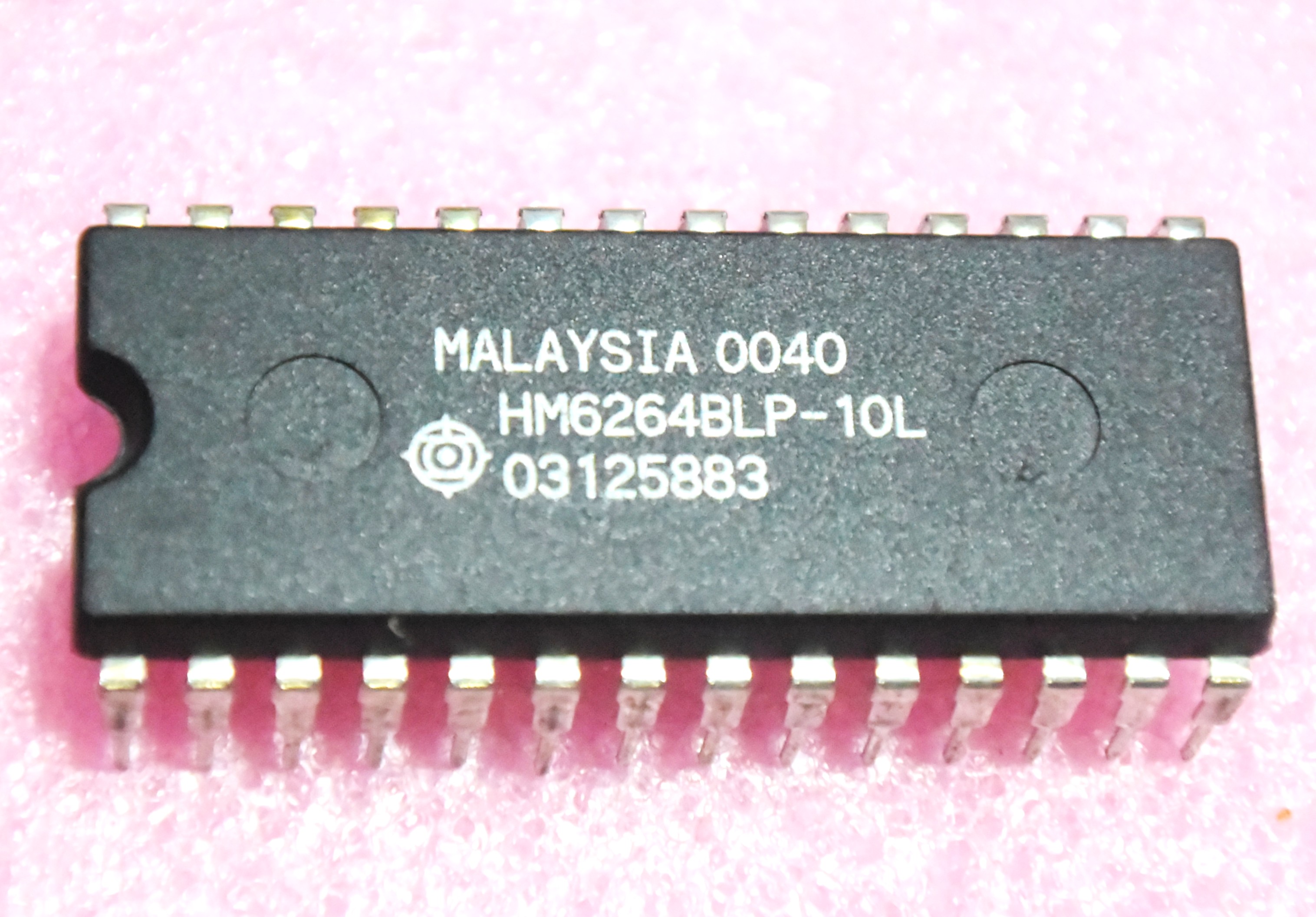 S-RAM  64K  HM6264BLP-10L