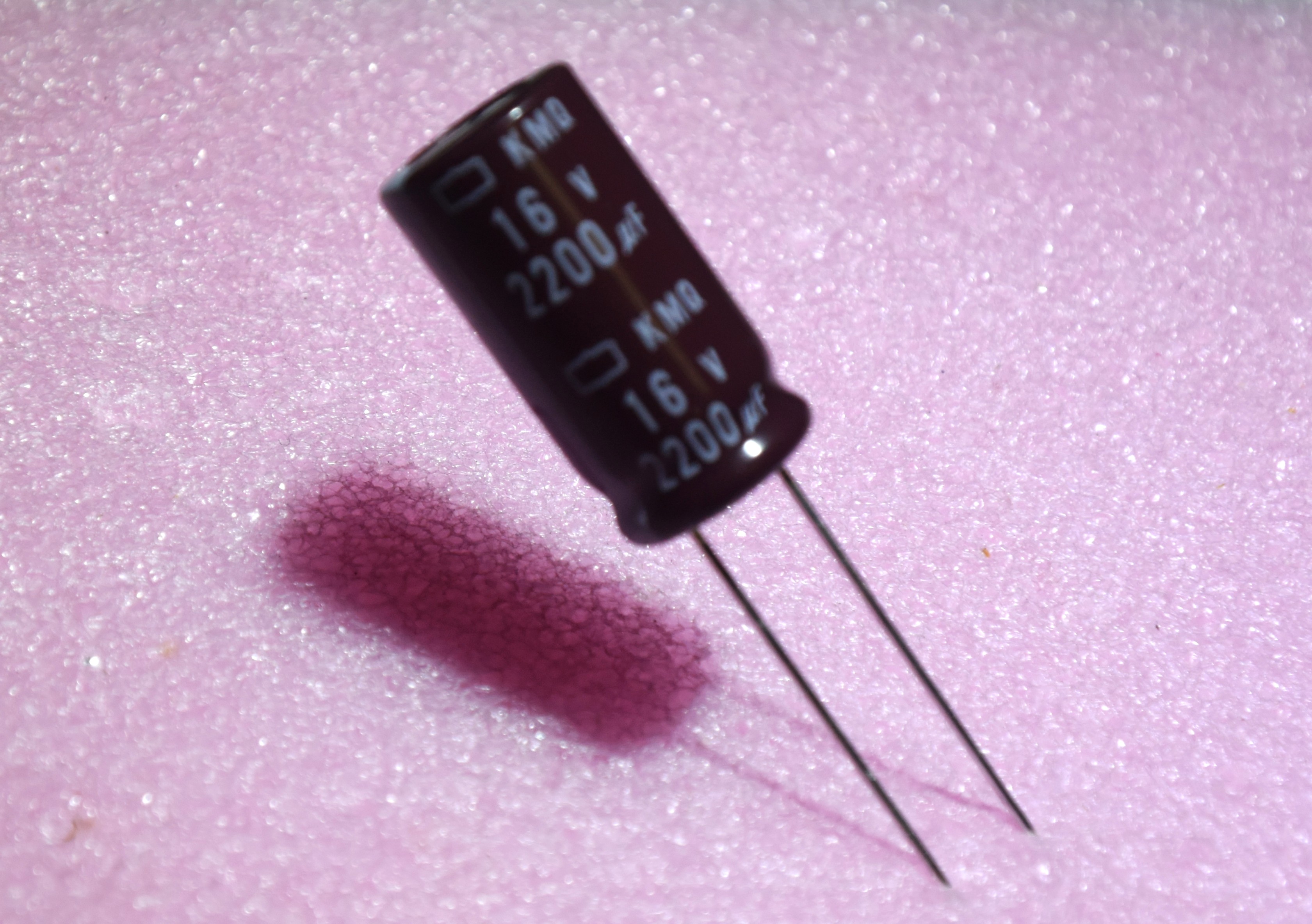 KMQ16VB2200    16V    2200uF          1個      