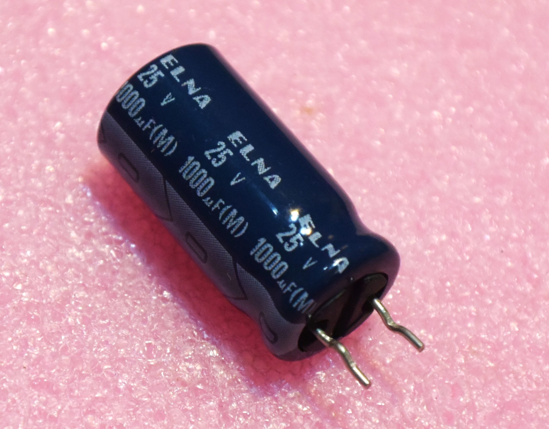 25V/1000uF    ELNA  CE  85℃  Φ10x20  青色