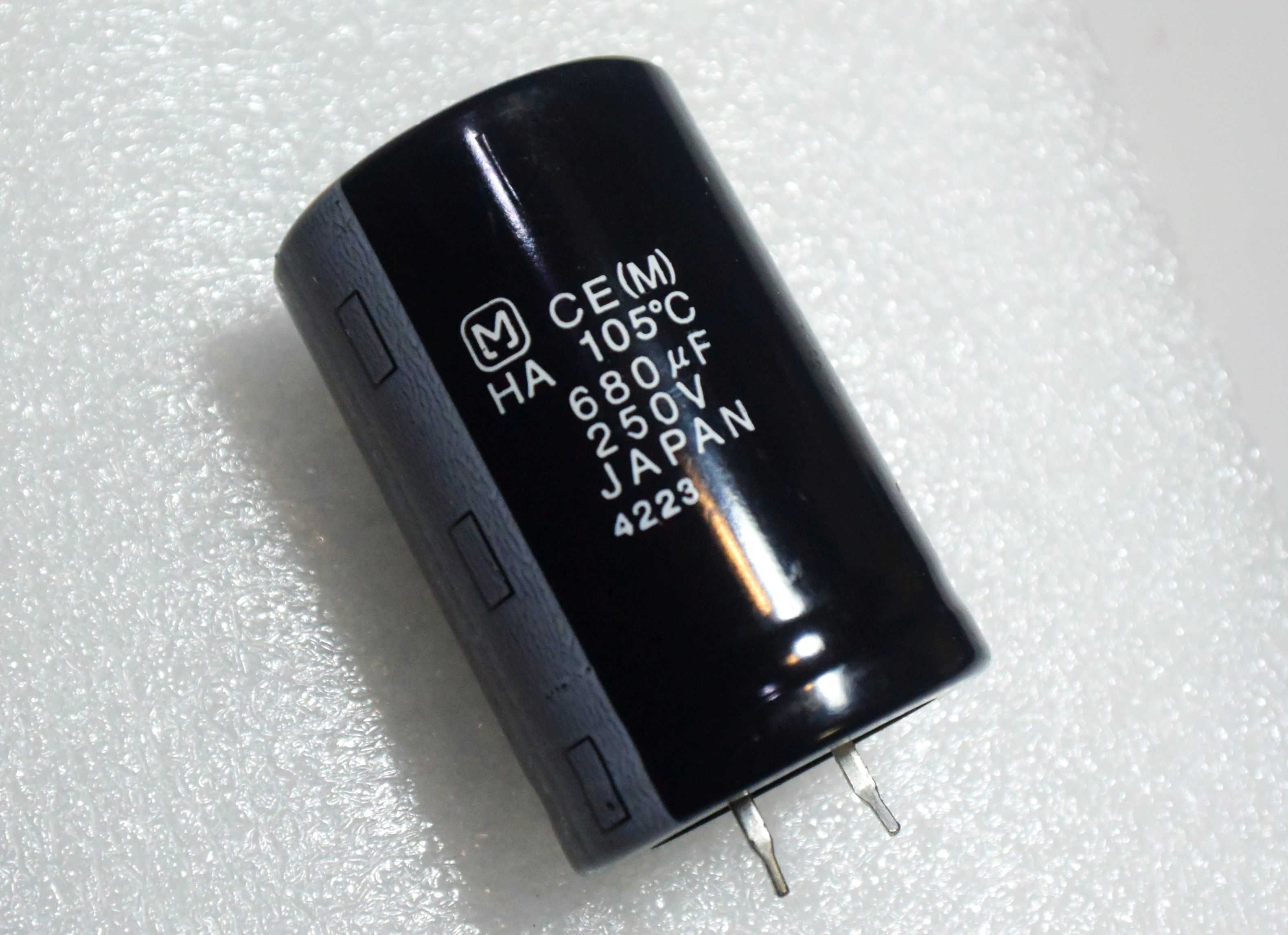 250V  680uF    HA  105℃  Panasonic  Φ30x45