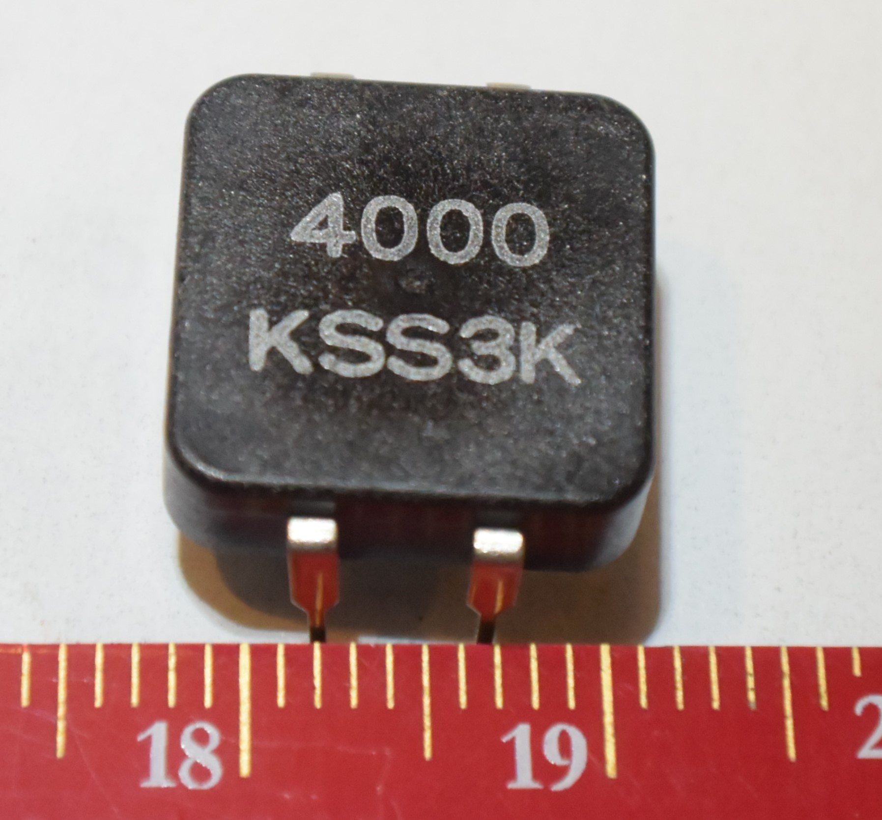 4MHz  KSS3K　　クリスタルオシレ-タ　　正方形