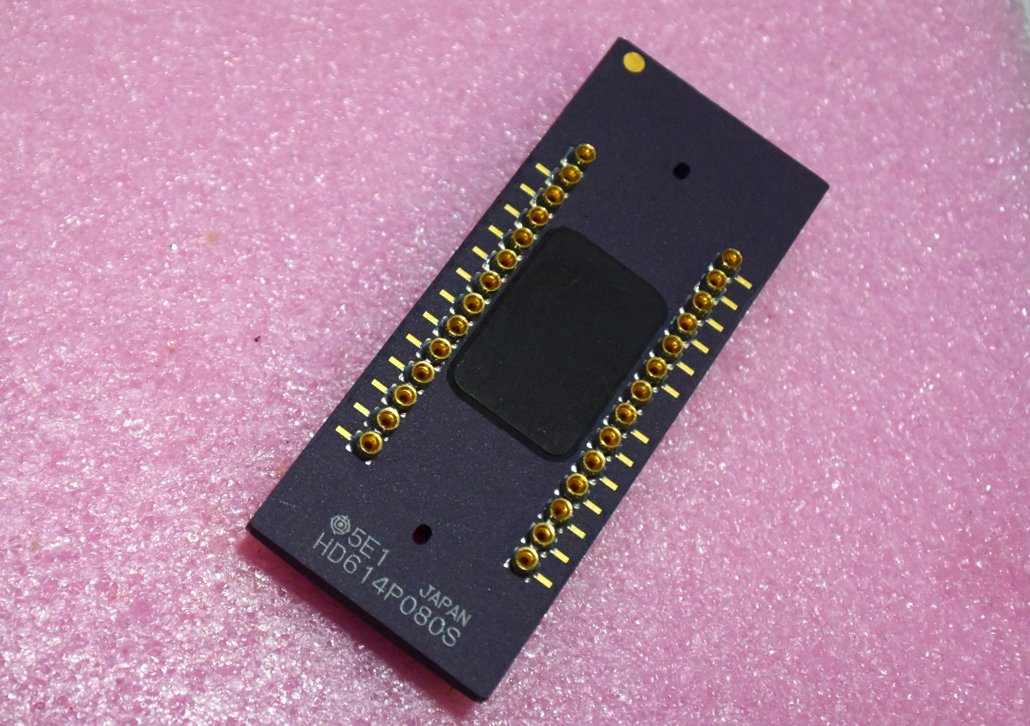 HD614P080S　4-Bit Single Chip Microcomputer which can mount a Standard EPROM 27128 for ProgramMemory　Memory Memory