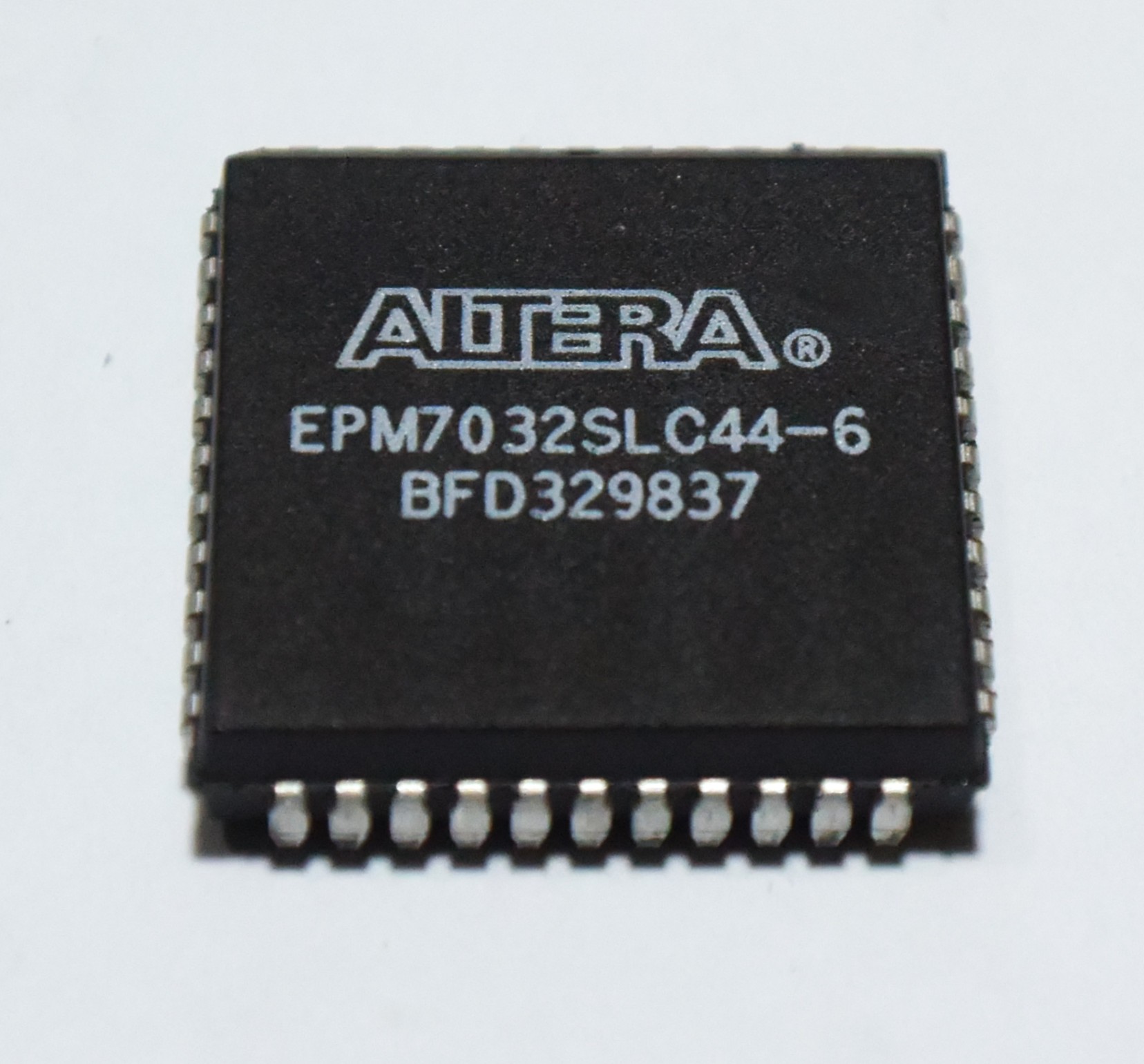 Altera EPM7032SLC44-6