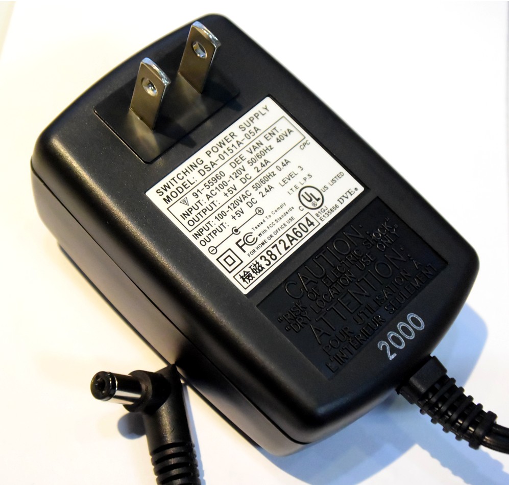 AC-adapter    OUT:5V/2.4A     IN:100-120V　DSA-0151A-05A