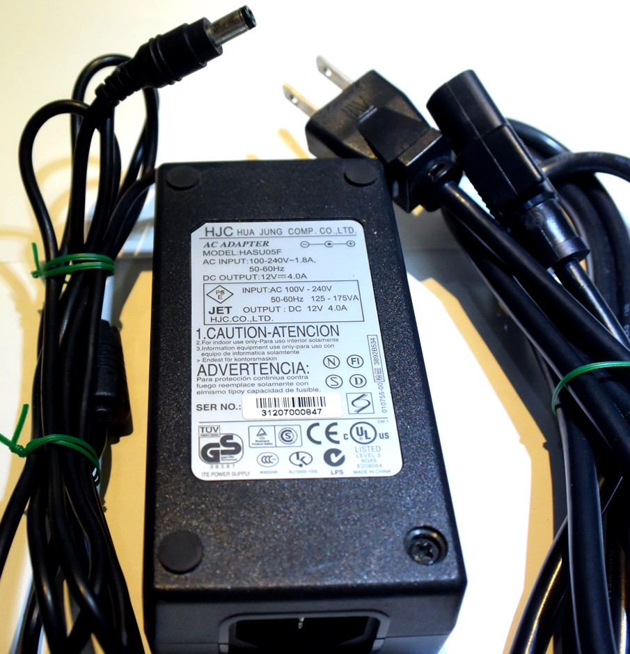 AC-adapter  HASU05F　OUT: 12V/4A 　IN:100-240V